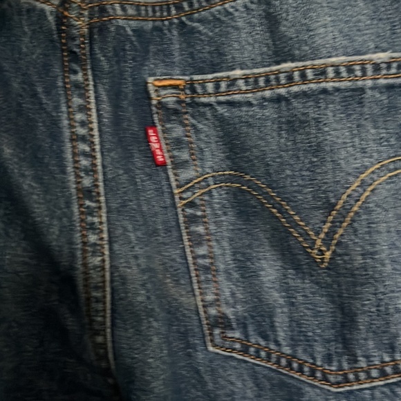 Distressed levi’s jeans - Picture 4 of 6